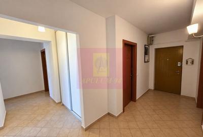 Apartament cu 4 camere decomandat, mobilat în Decebal