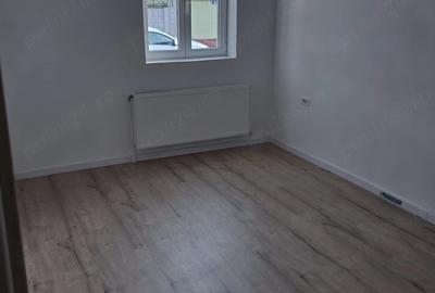 Casă cu 3 camere cu Teren 100 Mp în Central