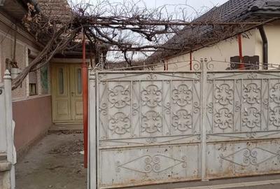 Casă cu 3 camere cu Teren 500 Mp în Central