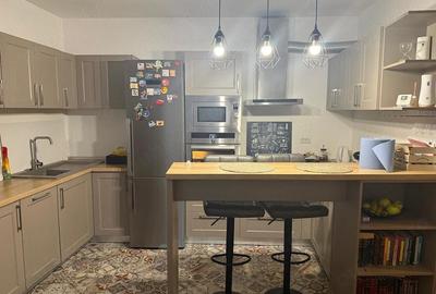 Casă cu Teren 210 Mp în Central - 2
