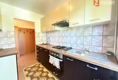 Apartament cu 3 camere semidecomandat în Dacia