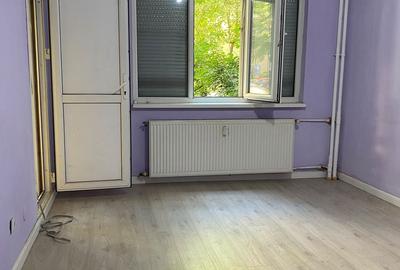 Apartament cu 2 camere decomandat în Titan