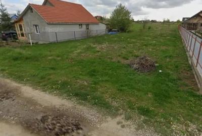 Teren de 2700 mp, în Dumbrava