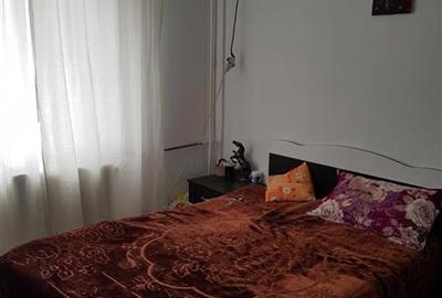 Apartament cu 3 camere semidecomandat în Dristor