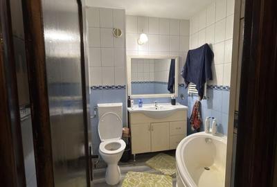 Apartament cu 3 camere decomandat în Exterior Vest