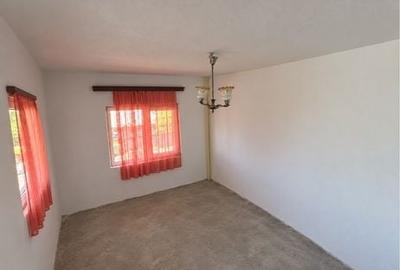 Casă cu 4 camere în Pârscov