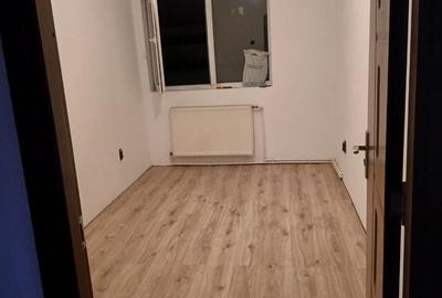 Apartament cu 3 camere decomandat în Lacu - 3
