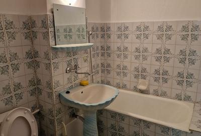 Apartament cu 2 camere decomandat în Rovine