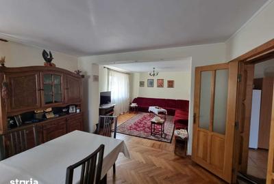 Casă cu 8 camere decomandat cu Teren 2356 Mp în Călinești - 1