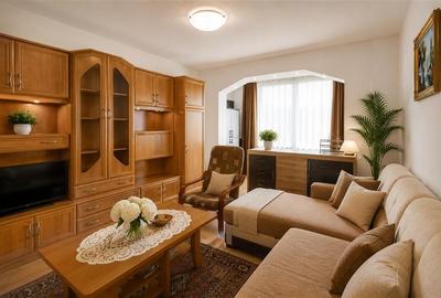 Apartament cu 2 camere semidecomandat, mobilat în Tractorul - 1