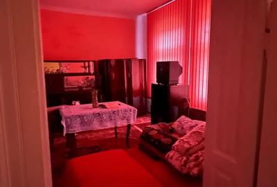 Casă cu 5 camere cu Teren 1439 Mp în Sintești - 2