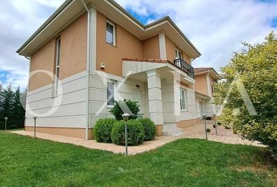 Casă cu 4 camere în Dumbrăvița