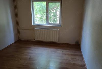 Apartament cu 3 camere decomandat în Vest