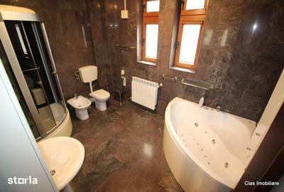 Casă cu 5 camere cu Teren 1270 Mp în Central