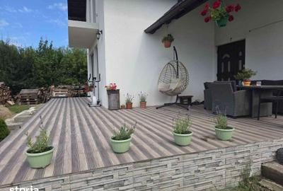 Casă cu 5 camere cu Teren 1000 Mp în Zvoriștea