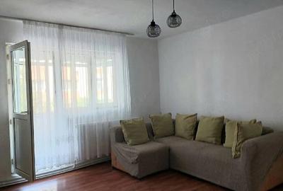 Apartament cu 2 camere semidecomandat în Craiovița Nouă