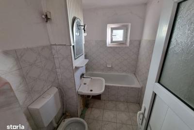 Apartament cu 4 camere decomandat în Tomești - 12