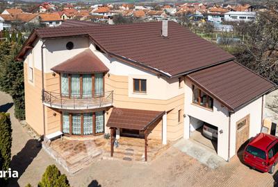Casă cu 6 camere cu Teren 2333 Mp în Central