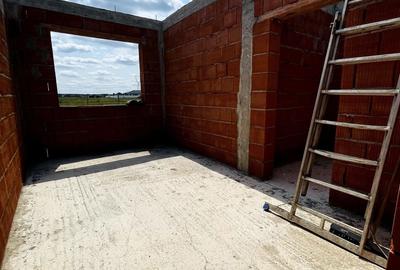 Casă cu 3 camere cu Teren 500 Mp în Sânmartin - 1