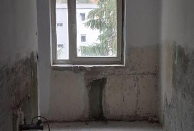 Apartament cu 3 camere semidecomandat în Astra