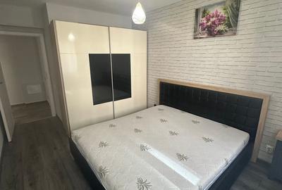 Apartament cu 3 camere în Apărătorii Patriei