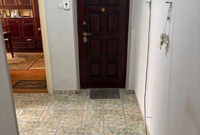 Apartament cu 3 camere semidecomandat în Central - 1