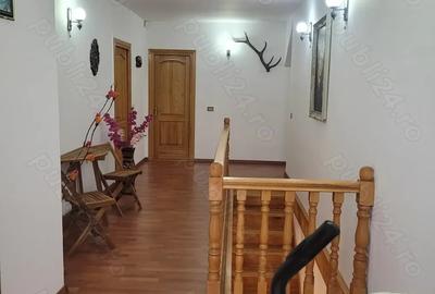 Casă cu 6 camere cu Teren 1300 Mp în Central - 2