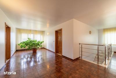 Casă cu 8 camere cu Teren 1000 Mp în Central - 9