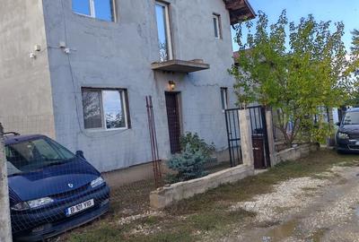 Casă cu 5 camere cu Teren 300 Mp în Central