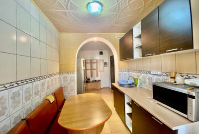 Apartament cu 3 camere decomandat în Micro 12 - 14