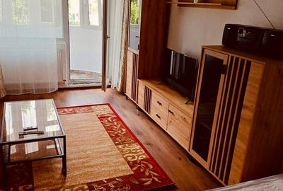 Garsonieră decomandată în Costin Georgian