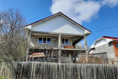 Casă individuală cu 4 camere cu Teren 1000 Mp în Sopot