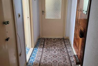 Apartament cu 2 camere nedecomandat în Uiești