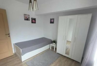 Apartament cu 3 camere semidecomandat, mobilat în Victoriei