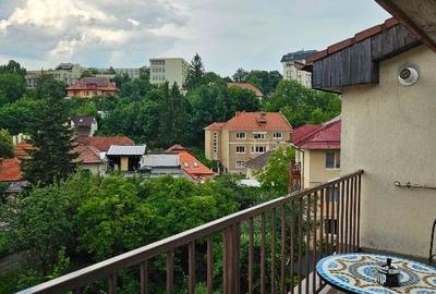 Apartament cu 3 camere semidecomandat, mobilat în Central