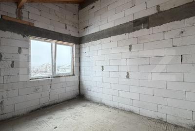 Casă cu 5 camere cu Teren 250 Mp în Malu Mare