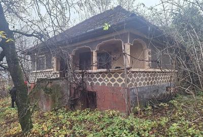 Casă cu 3 camere cu Teren 2000 Mp în Teișani - 1
