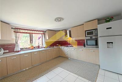 Casă individuală cu 5 camere cu Canalizare în 6 Vânători - 3