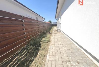 Casă cu 4 camere cu Teren 381 Mp în Moșnița Nouă