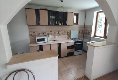 Casă cu 4 camere în Central