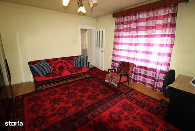 Casă cu 4 camere în Hunedoara