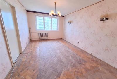 Apartament cu 3 camere decomandat în 9 Mai