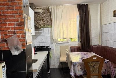 Apartament cu 2 camere semidecomandat în Rahova