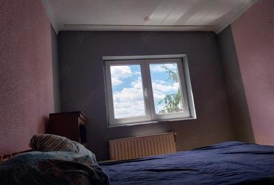 Apartament cu 2 camere decomandat în Tractorul - 4