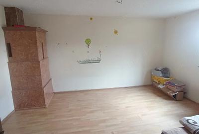 Casă cu 4 camere cu Teren 700 Mp în Central