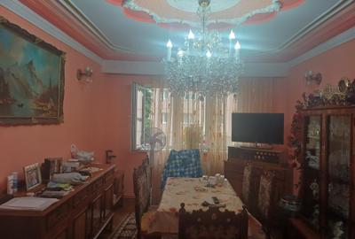 Apartament cu 4 camere semidecomandat în Vasile Aaron