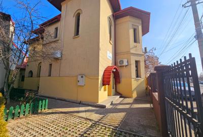 Casă individuală cu 20 camere cu Canalizare în Central - 1