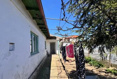 Casă cu 5 camere în Viile Noi