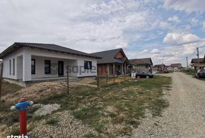 Casă cu 4 camere cu Teren 300 Mp în Sânmartin