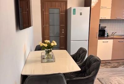 Apartament cu 3 camere semidecomandat, mobilat în Circumvalațiunii - 12